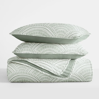 Becky Cameron All Season 3 Piece Scallop Reversible Quilt Set with Shams