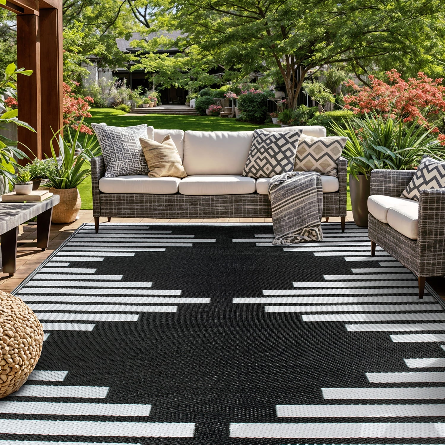 World Rug Gallery Bohemian Stripe Diamond Reversible Recycled Plastic Outdoor Rugs