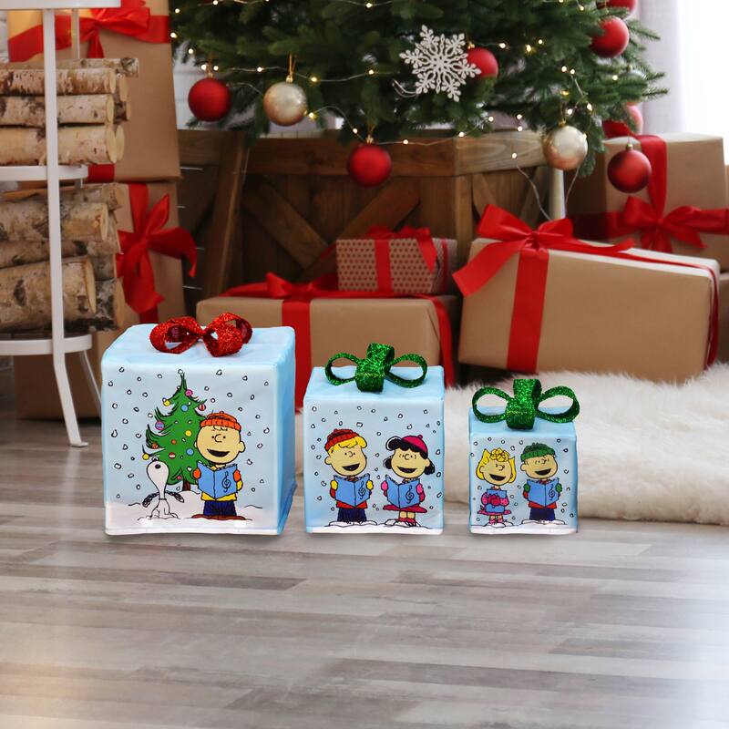 8"x 10"x 12" Peanuts PreLit LED Presents Printed Carolers
