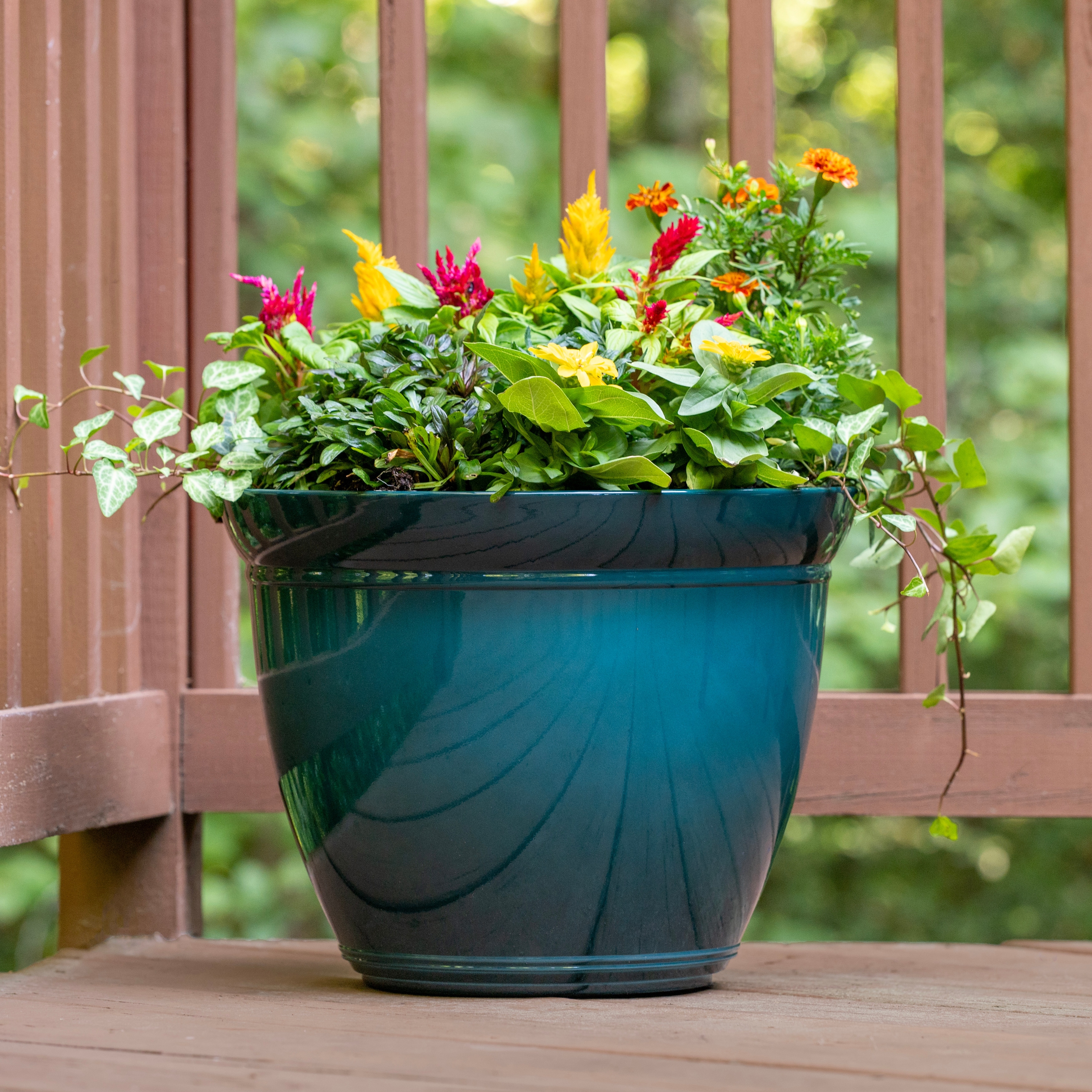 Sunnydaze Franklin Unbreakable Polyresin Flower Pot Planter