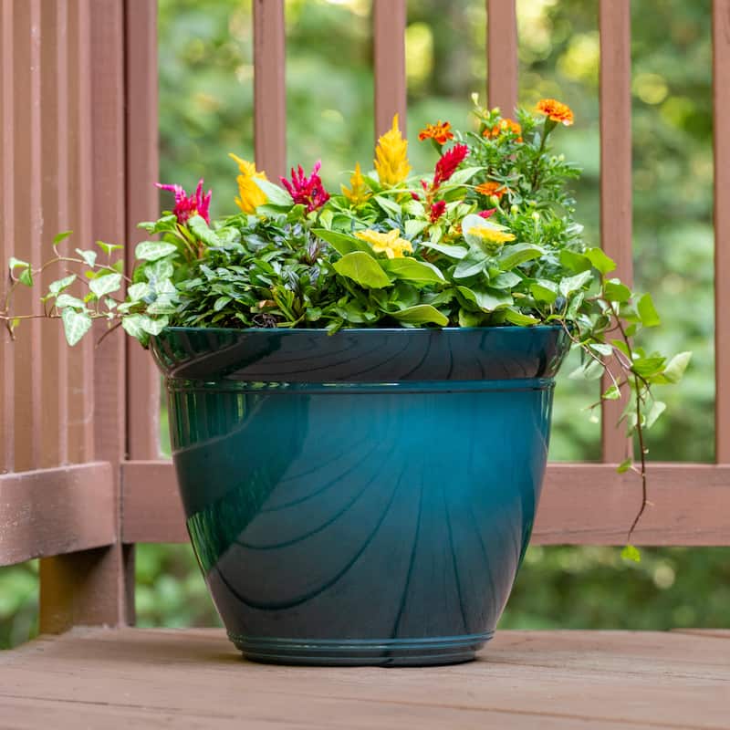 Southern Patio Kittredge Resin 17.5-inch Planter with Wheels