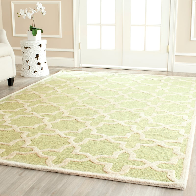 SAFAVIEH Handmade Cambridge Remedios Geometric Wool Rug - 6' x 9' - Light Green/Ivory