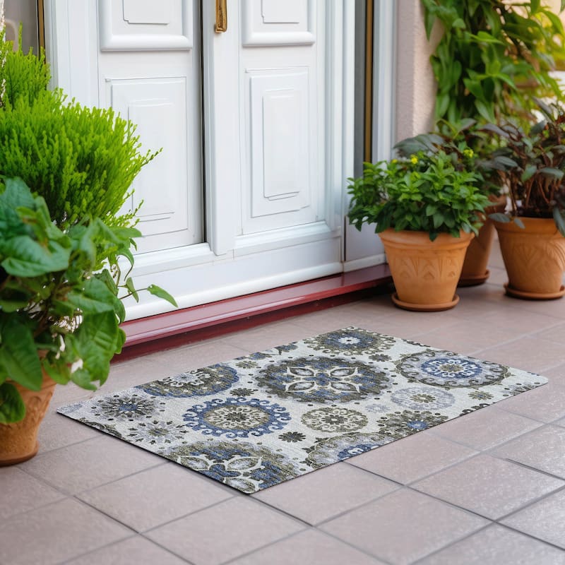 Machine Washable Indoor/ Outdoor Chantille Casual Medallion Rug - Pewter - 1'8" x 2'6"