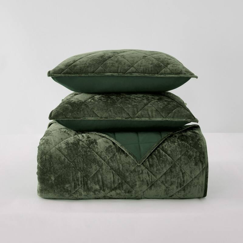 Wonderful Diamond Velvet 3 Piece Quilt Set
