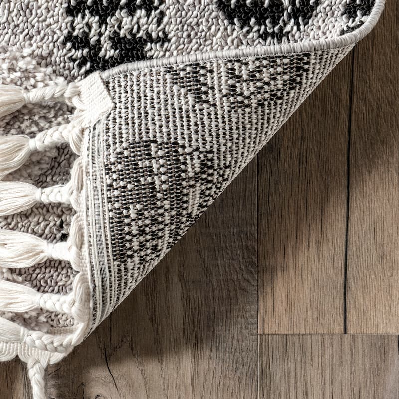 Nuloom Carli Modern Pebble Tasseled Area Rug