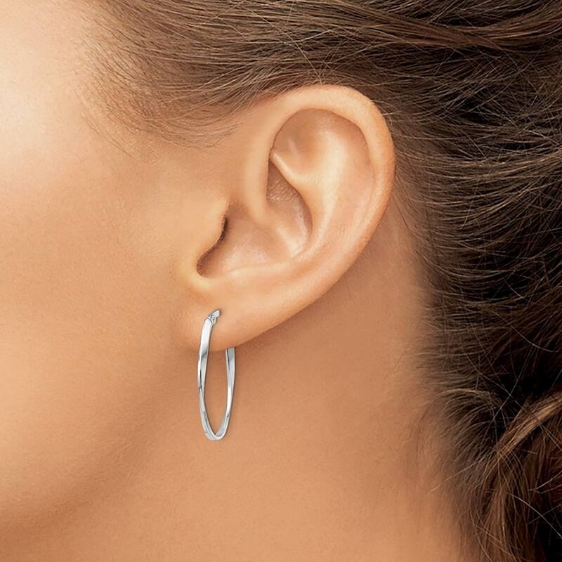 Curata 14k White Gold Hinged Polished Twisted Oval Hoop Earrings (2mm x 30mm)
