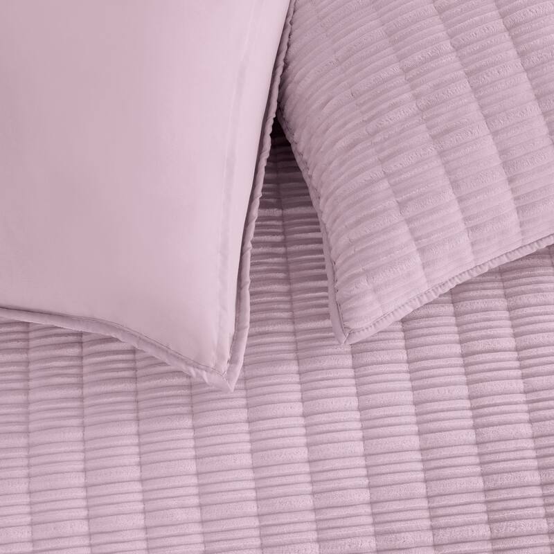 Wonderful Velvet 3 Piece Quilt Set