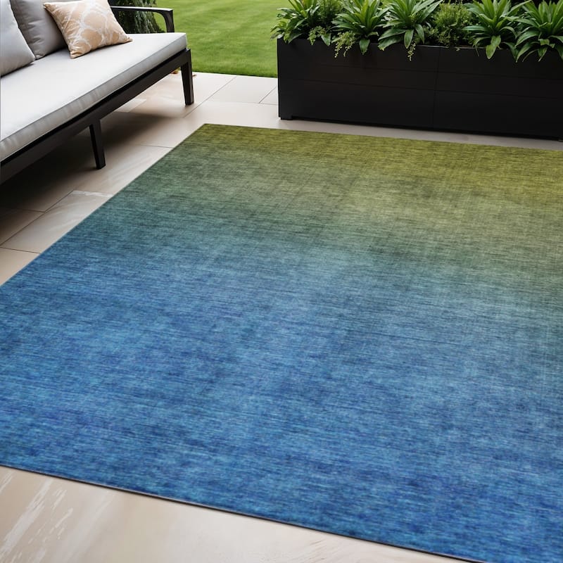HomeRoots Ombre Transitional Rectangle Outdoor Rug - 5' X 8'