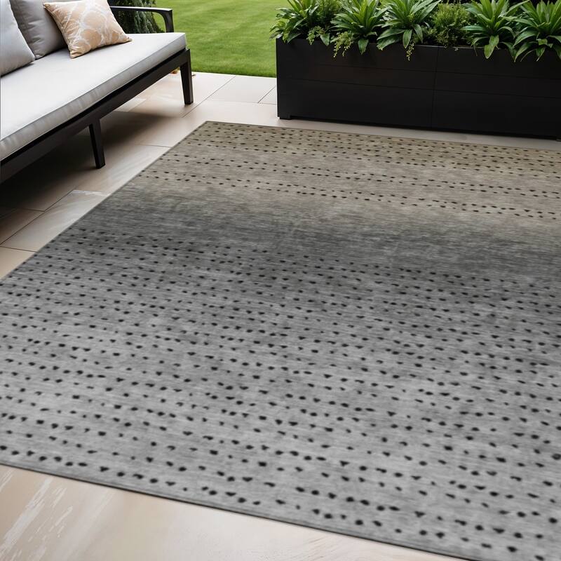 HomeRoots Abstract Transitional Rectangle Outdoor Rug - 5' X 8'