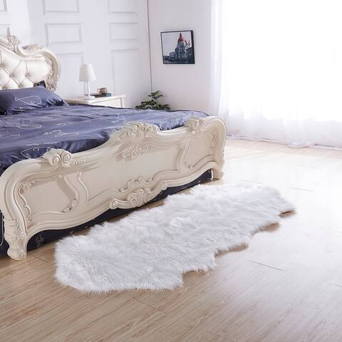 "Luxury Decorative" Faux Fur Rug in White Sheepskin