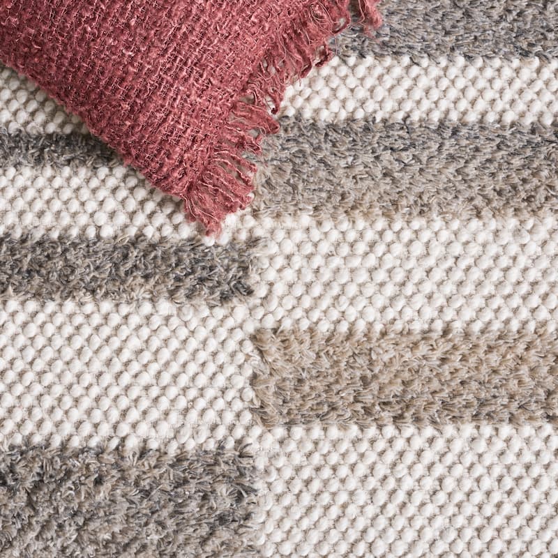 SAFAVIEH Handmade Natura Morane Wool Rug