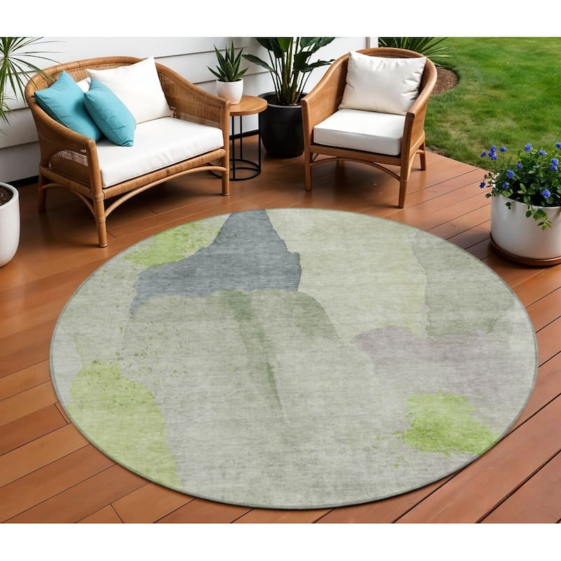 HomeRoots Abstract Transitional Rectangle Outdoor Rug - 8' Round
