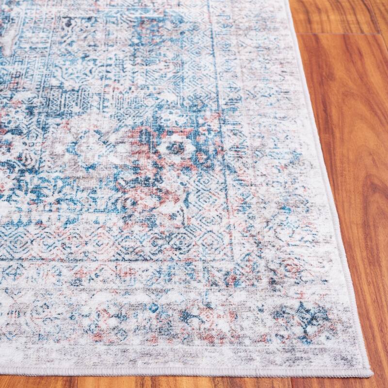SAFAVIEH Santa Monica Linna Traditional Rug