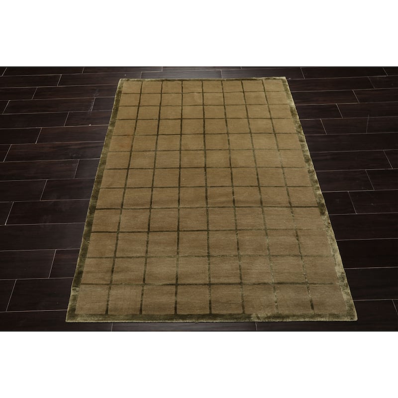 4'1''x5'8'' Hand Knotted Tibetan Transitional Wool & Silk Moss Rug - 4' 1'' x 5' 8''