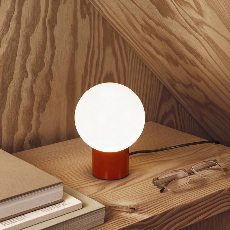 Vino LED 7.95 in Glossy Red Midcentury Round Globe Dimmable Bedside Nightstand Desk Lamp with Fast Charging USB-C Port