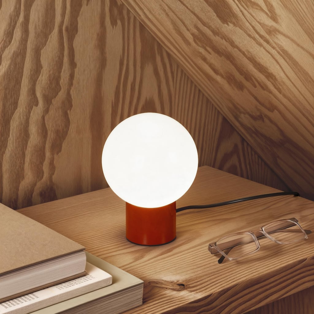 Vino LED 7.95 in Glossy Red Midcentury Round Globe Dimmable Bedside Nightstand Desk Lamp with Fast Charging USB-C Port