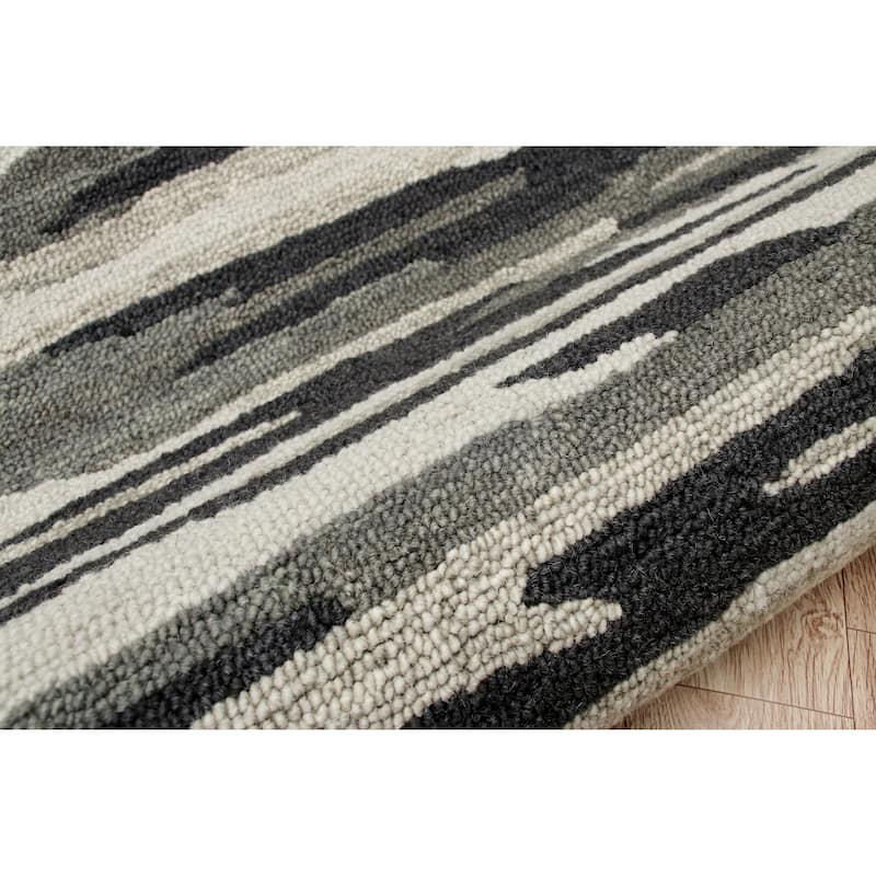 Sevita Distressed Cabin Camouflage Round Rug