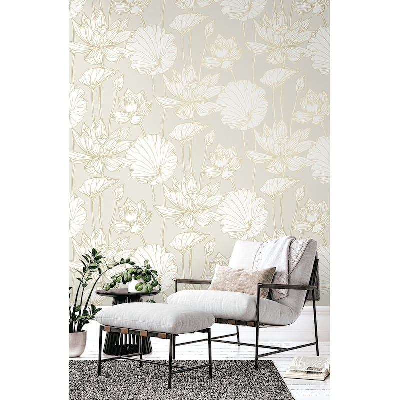 Seabrook Designs Viola Floral Non-Woven Unpasted Wallpaper