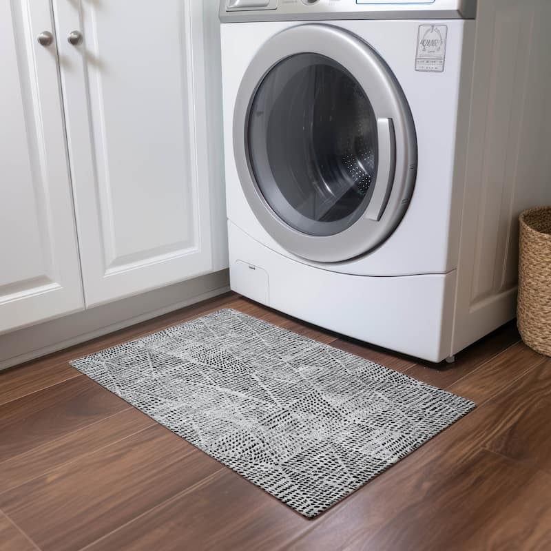 Machine Washable Indoor/ Outdoor Chantille Contemporary Diamonds Rug - Pewter - 1'8" x 2'6"