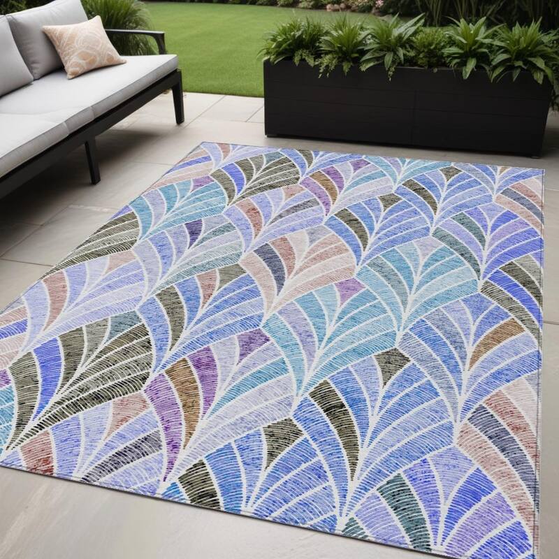HomeRoots Geometric Transitional Rectangle Outdoor Rug - 5' X 8'