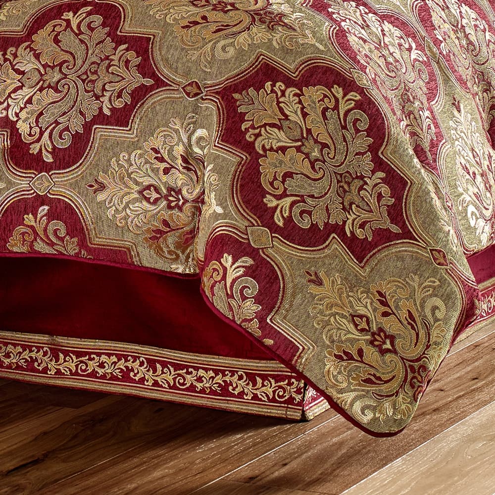 J. Queen New York Maribella Comforter Set