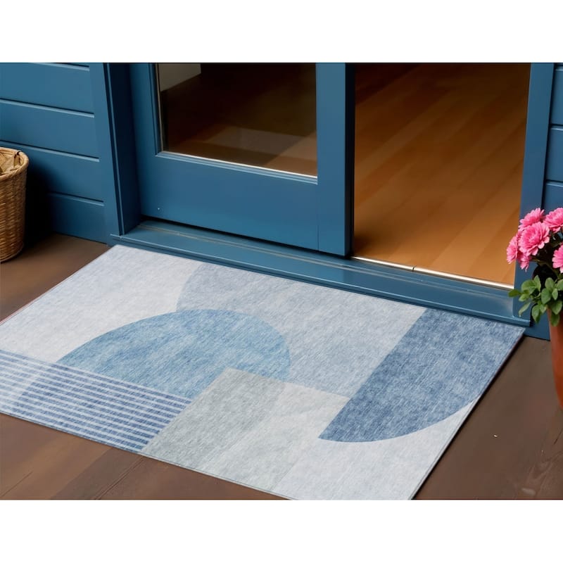 HomeRoots Geometric Transitional Rectangle Outdoor Rug - 3' x 5'