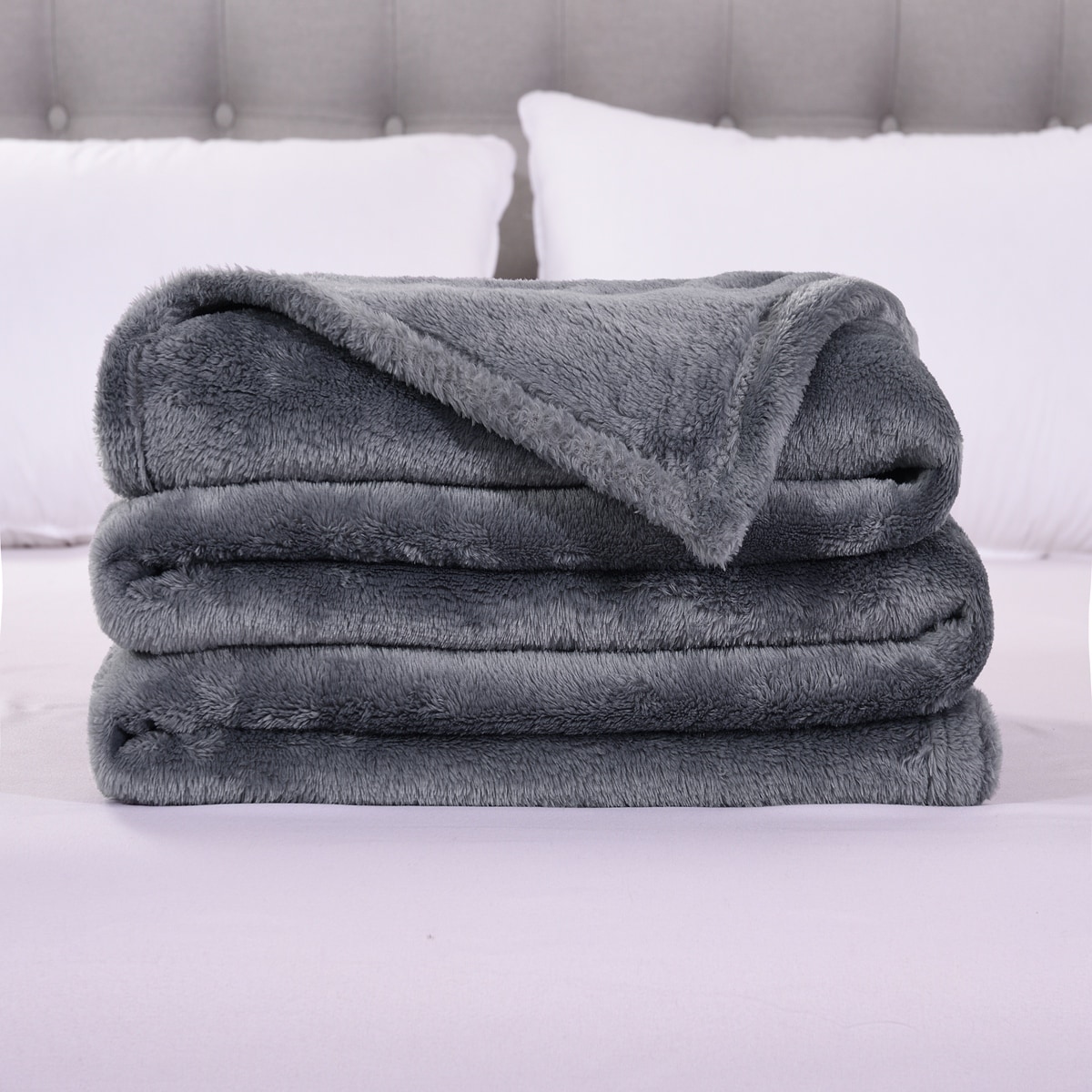 Luxury Soft Flannel Fleece Blanket for All Seasons  -image