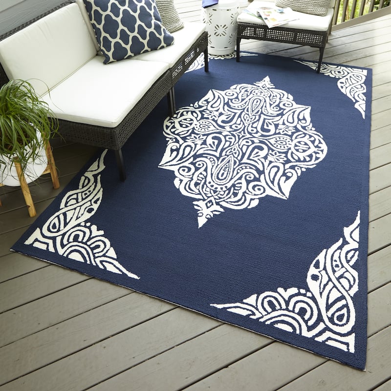 Momeni Veranda Hand Hooked Traditional Medallion Indoor Outdoor Rug