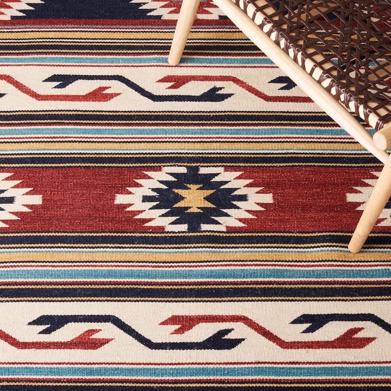 SAFAVIEH Kilim Juliann Southwestern Wool Fringe Rug