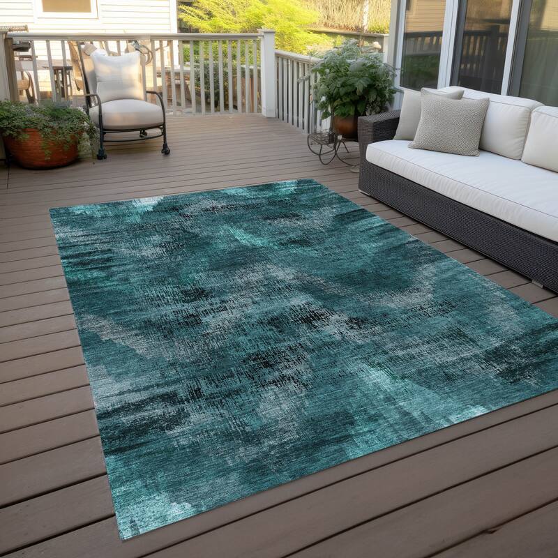 Machine Washable Indoor/ Outdoor Chantille Distressed Chevron Rug