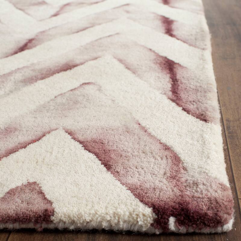 SAFAVIEH Dip Dye Erkhild Hand-tufted Wool Chevron Area Rug