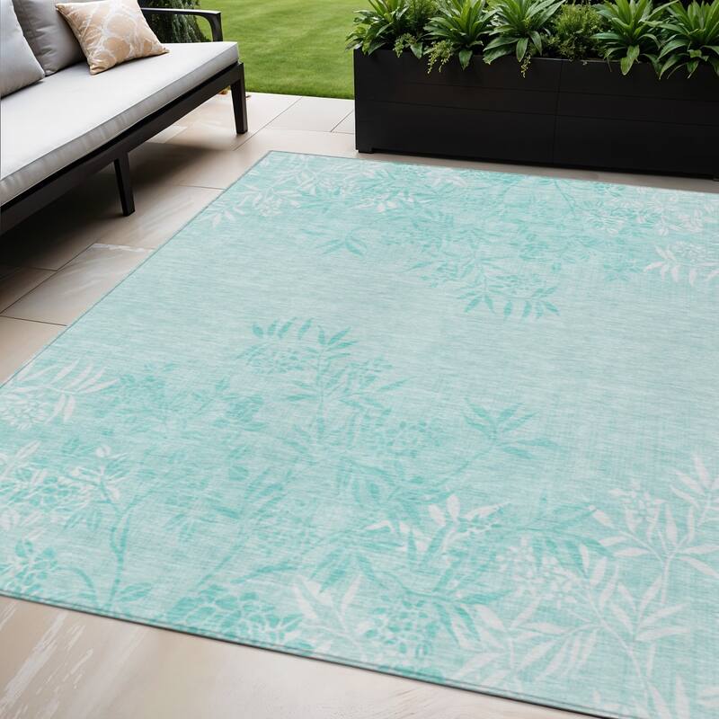 HomeRoots Floral Transitional Rectangle Outdoor Rug - 5' X 8'