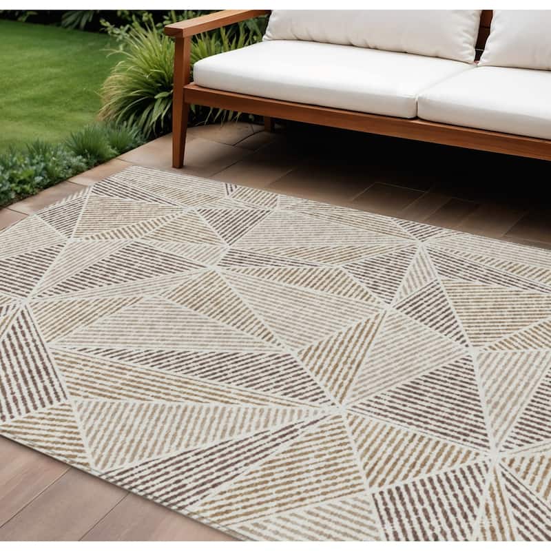 HomeRoots Geometric Transitional Rectangle Outdoor Rug - 8' X 10'