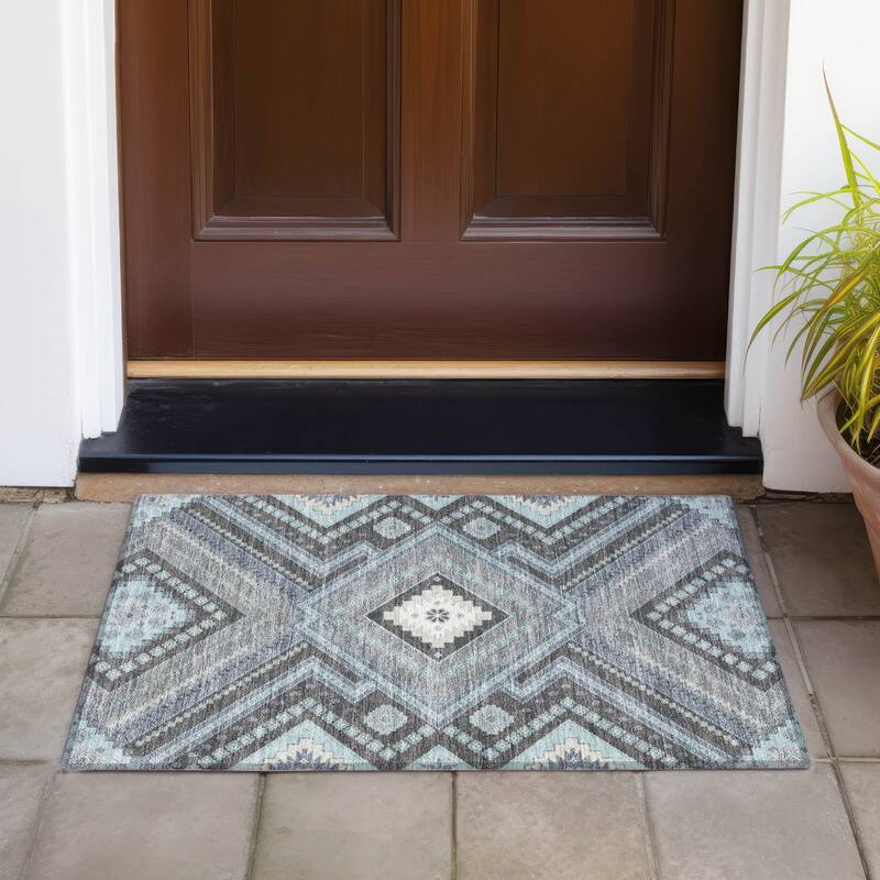 Machine Washable Indoor/ Outdoor Global Boho Chantille Rug - Pewter - 1'8" x 2'6"
