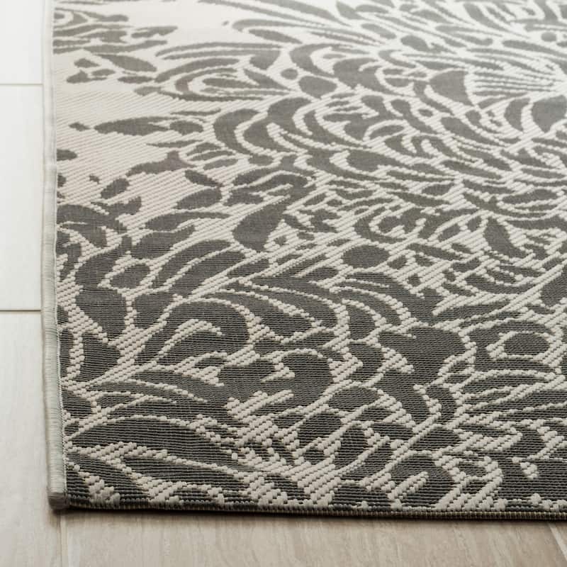 Martha Stewart by SAFAVIEH Chrysanthemum Indoor/ Outdoor Waterproof Rug