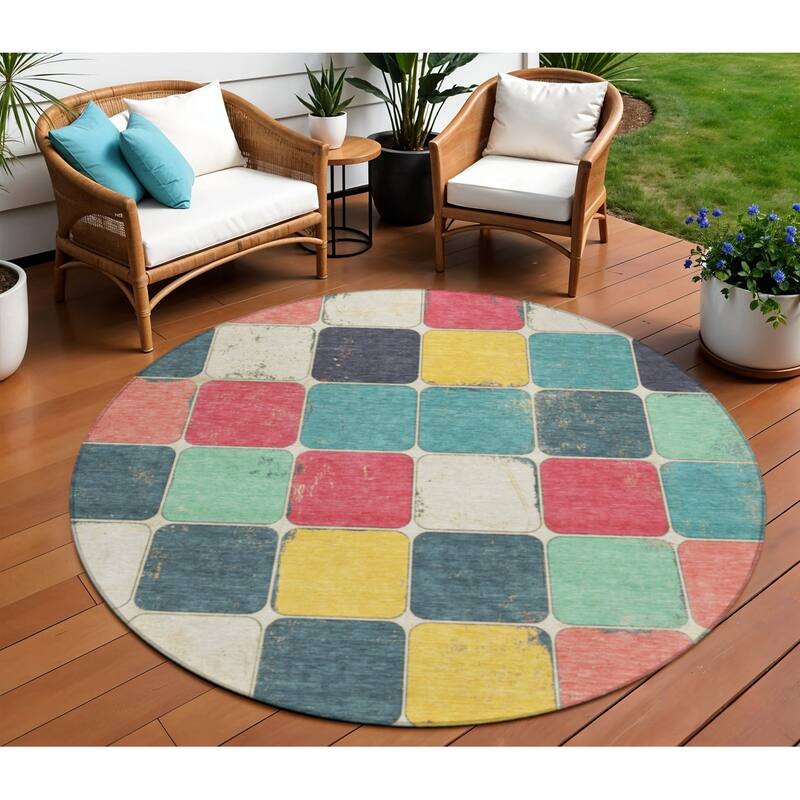 HomeRoots Geometric Transitional Rectangle Outdoor Rug - 8' Round