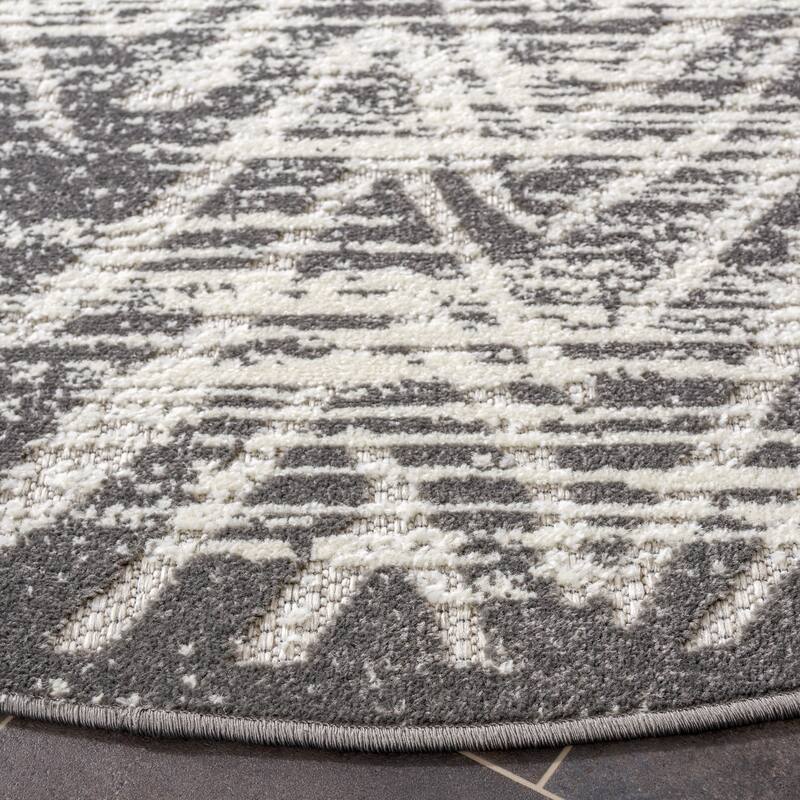 SAFAVIEH Cottage Eibhlis Chevron Waterproof Patio Backyard Rug