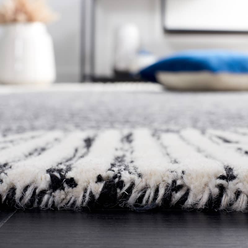 SAFAVIEH Handmade Abstract Deema Modern Wool Rug