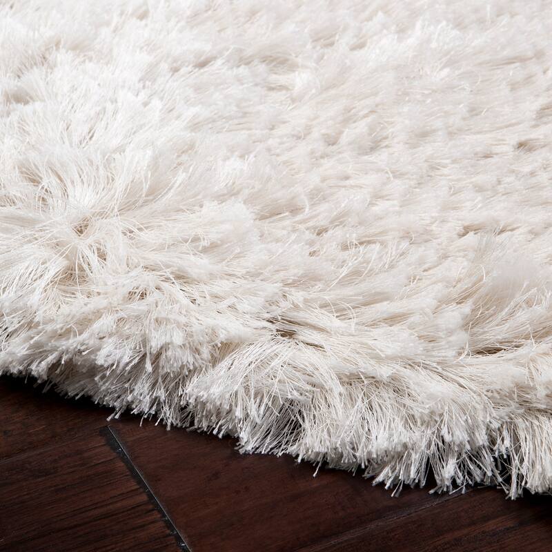 Hand-woven Altus Plush Area Rug