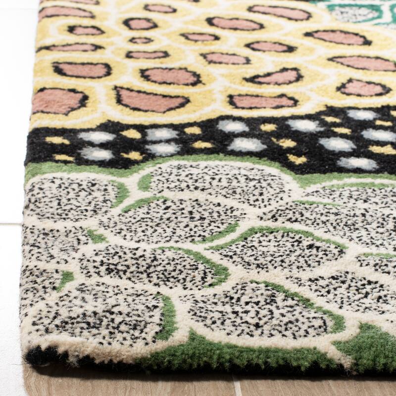 SAFAVIEH Handmade Soho Laci Floral N.Z. Wool Rug