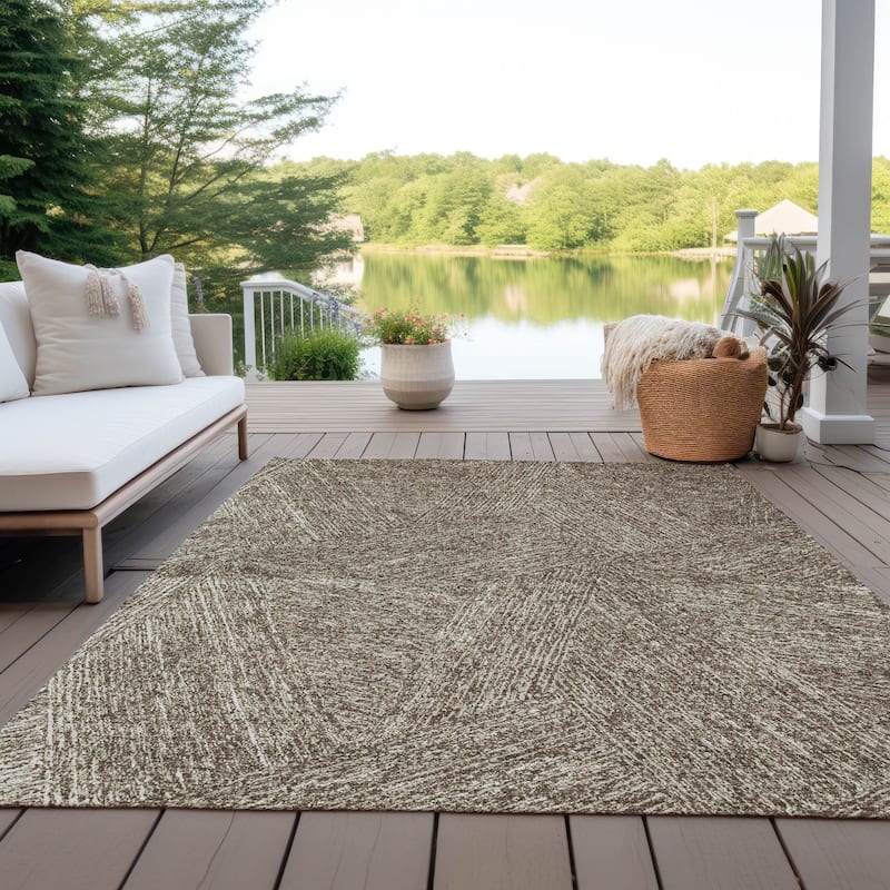 Machine Washable Indoor/ Outdoor Solid Geo Chantille Rug