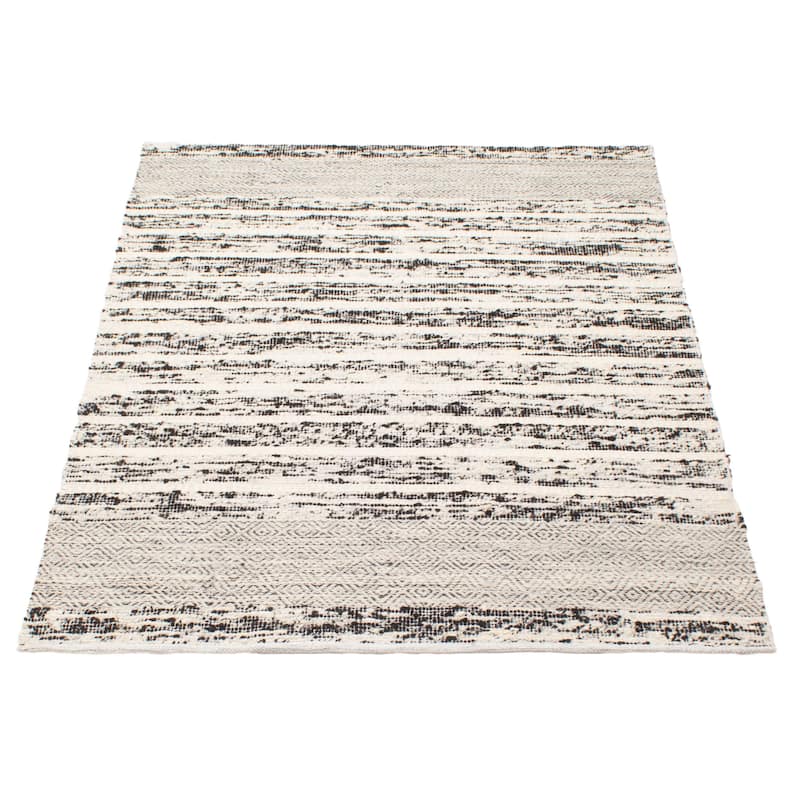 Sienna Black, Ivory Rug 5'3" x 7'7" - 5'3 x 7'7