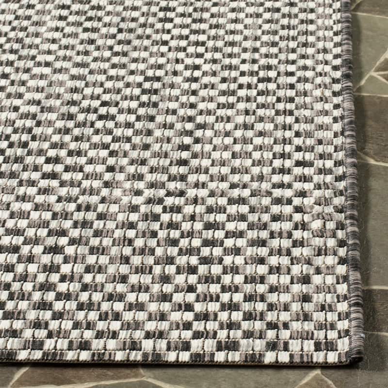 SAFAVIEH Courtyard Judi Indoor/ Outdoor Patio Backyard Rug
