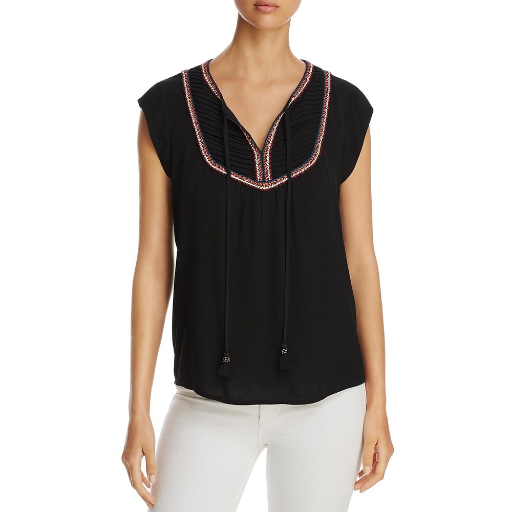 daniel rainn levana crochet detail top