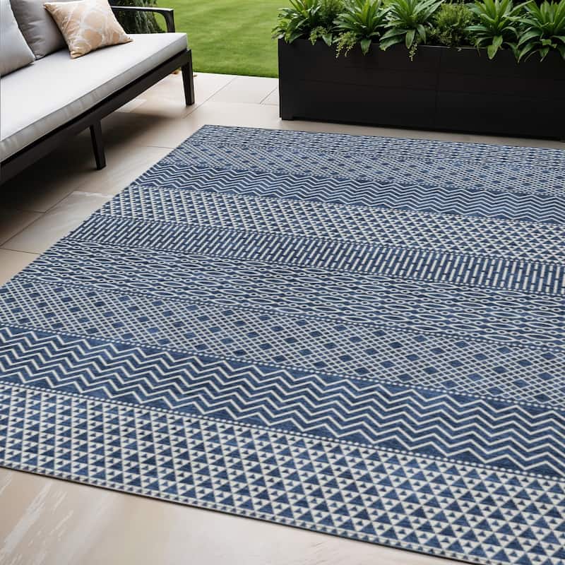HomeRoots Chevron Modern Rectangle Outdoor Rug - 5' X 8'