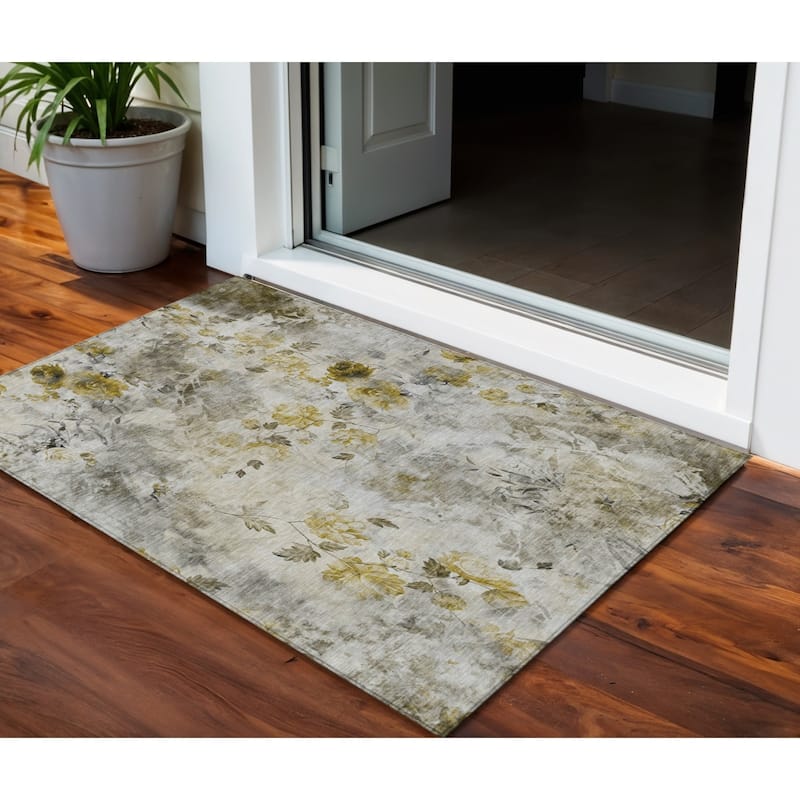HomeRoots Floral Transitional Rectangle Outdoor Rug - 3' x 5'