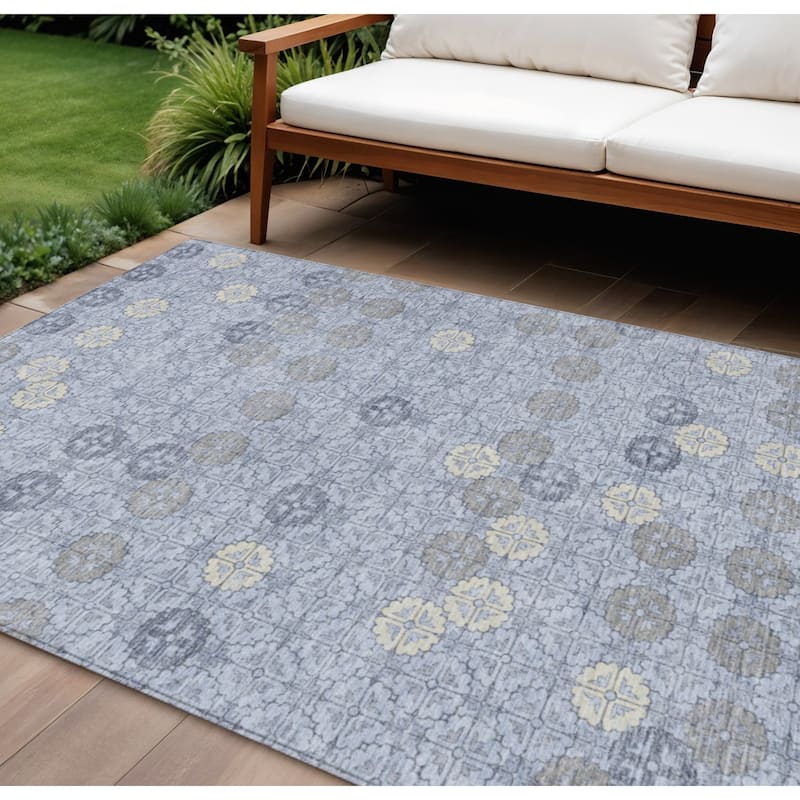 HomeRoots Geometric Transitional Rectangle Outdoor Rug - 8' X 10'