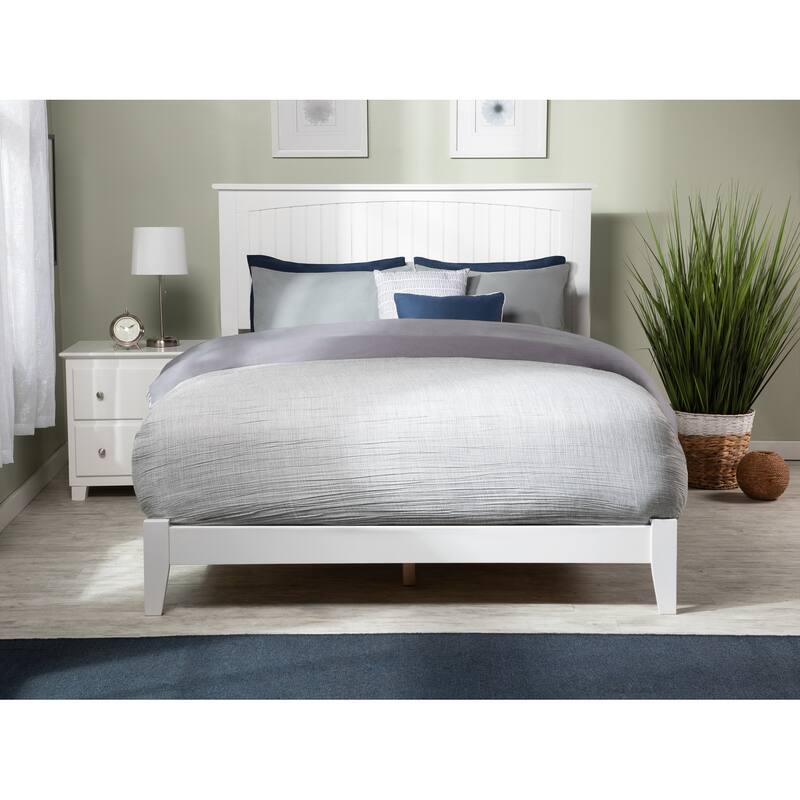 Traditional Bed Frame with Open Footboard - HomeStock Elegant Design