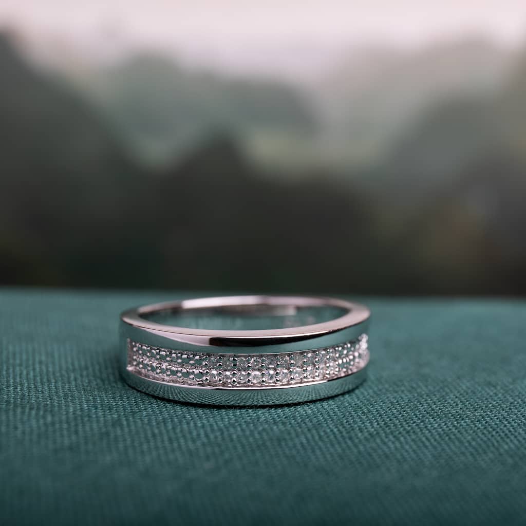 Miadora 1/10ct TDW Diamond Men's Wedding Band in Sterling Silver