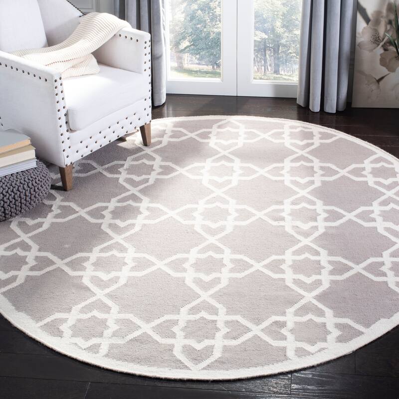 SAFAVIEH Handmade Flatweave Dhurries Tjanka Modern Wool Rug - 8' Round - Grey/Ivory